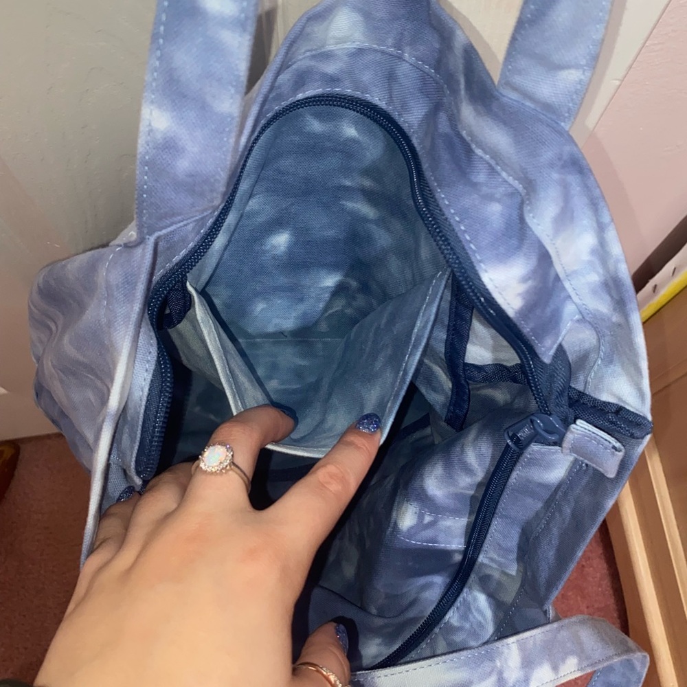 BRAND NEW VS PINK BLUE TIE DYE TOTE BAG - Picture 6 of 8